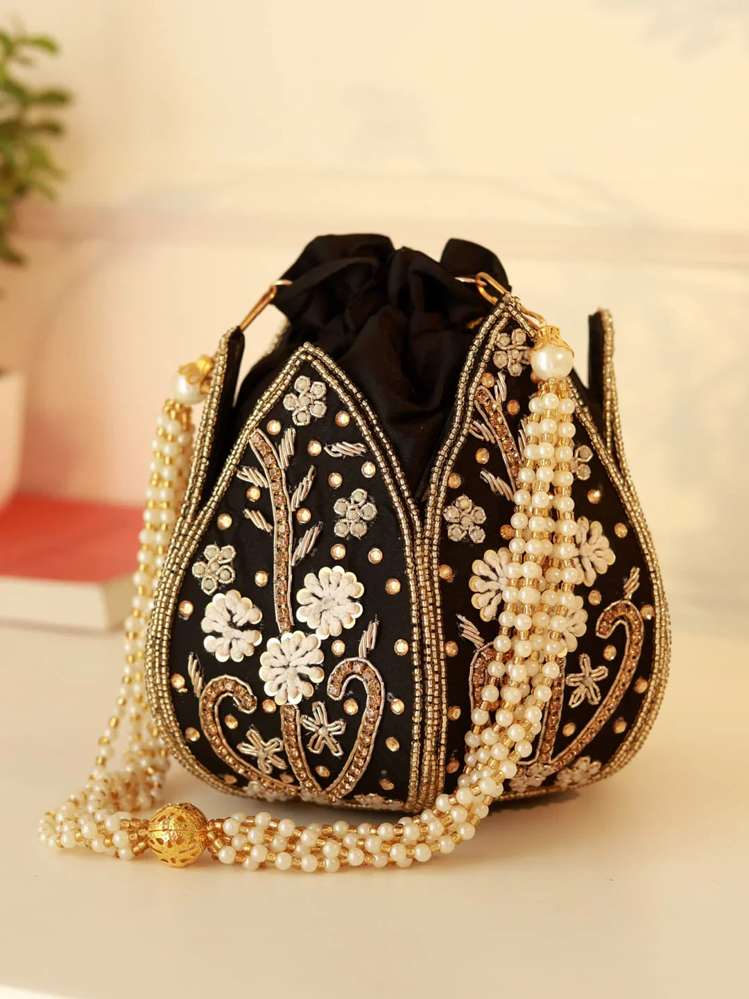 Baag Black Lotus Potli