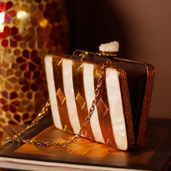 Riwayat Mother of Pearl Clutch